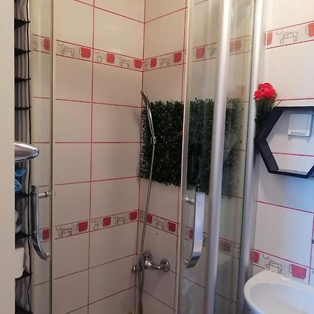 Small Low Cost Studio Beograd Ngoại thất bức ảnh