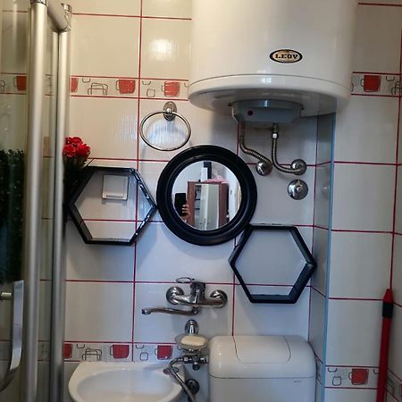 Small Low Cost Studio Beograd Ngoại thất bức ảnh