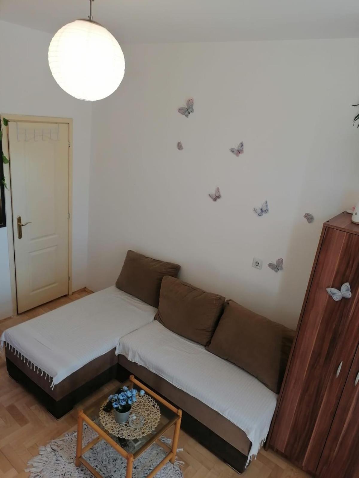 Small Low Cost Studio Beograd Ngoại thất bức ảnh