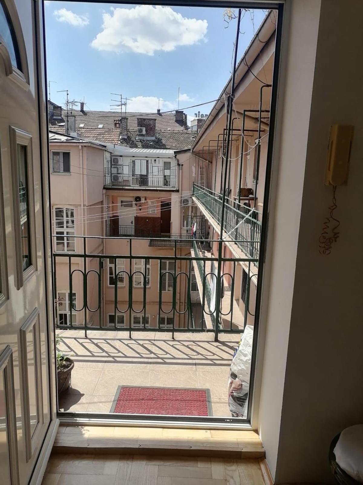 Small Low Cost Studio Beograd Ngoại thất bức ảnh